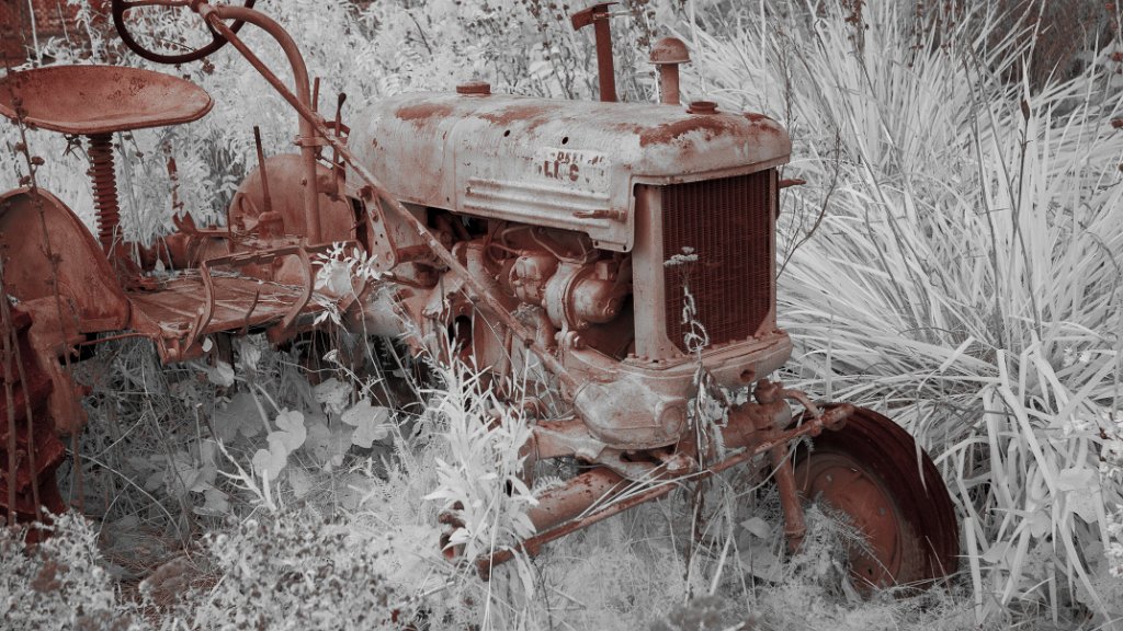 IRC_9517.jpg - Tractor in The Weeds