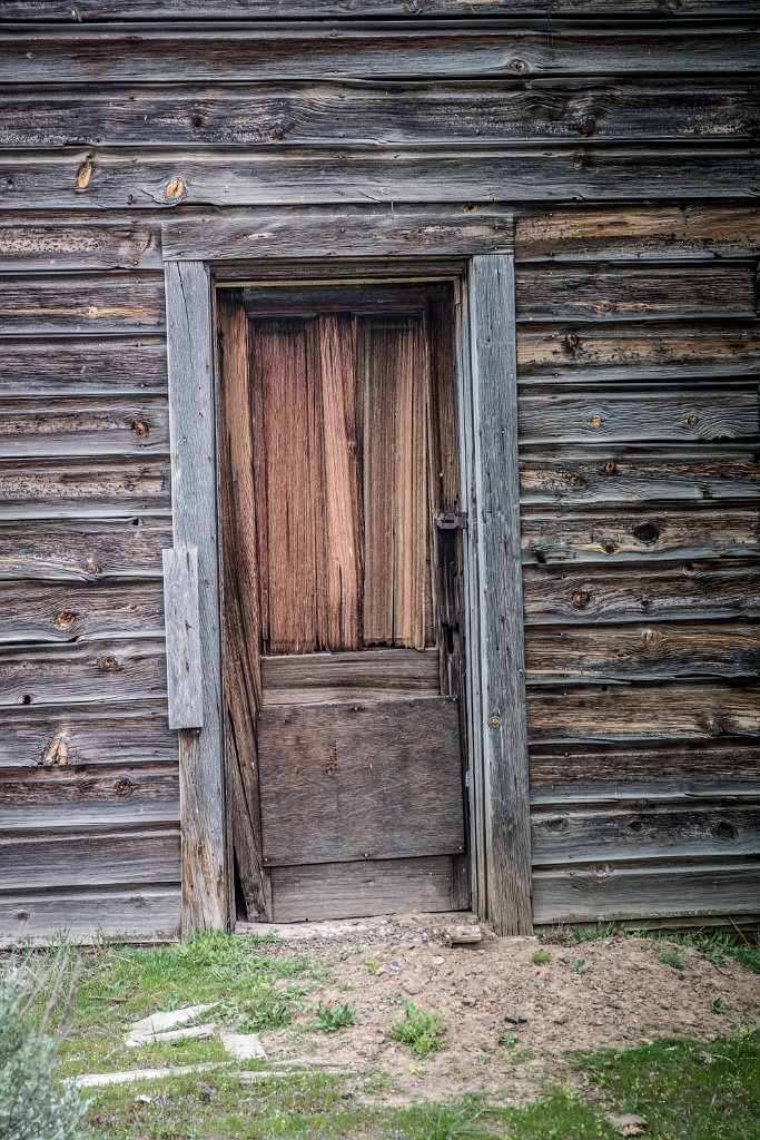 D05_9564.jpg - Front Door, Whitney, OR