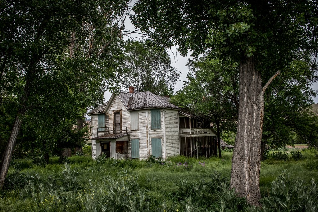 D05_9667.jpg - Abandoned House, John Day, OR